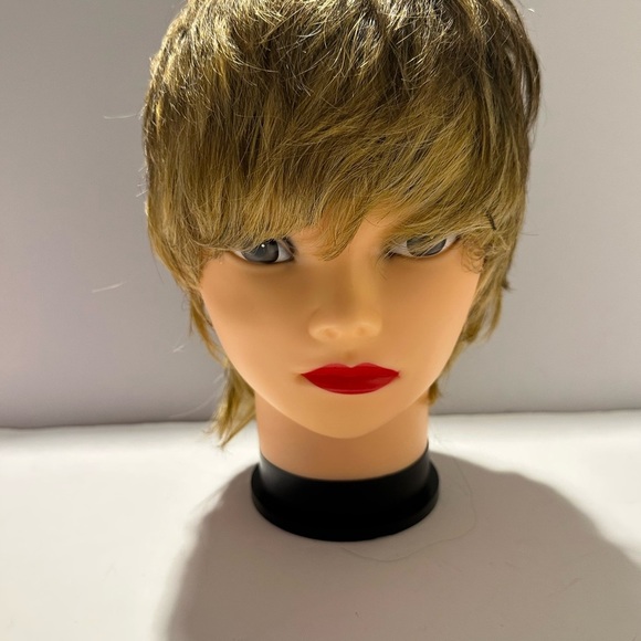 Stylish Blonde Women's Wig Short Cut - Picture 5 of 6